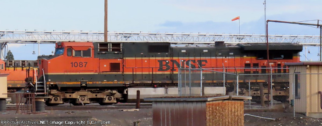 BNSF 1087